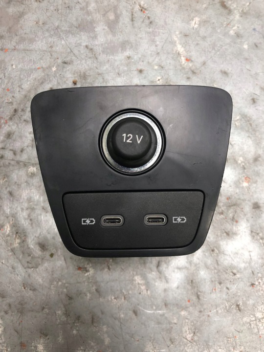 adapter USB-C ZAPALNICZKI AUDI Q4 E-TRON 2G6035954 89A863324A