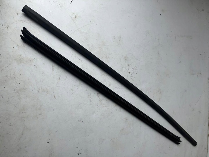 mouldings ZGARNIAJACE door right front VW POLO VI 2G