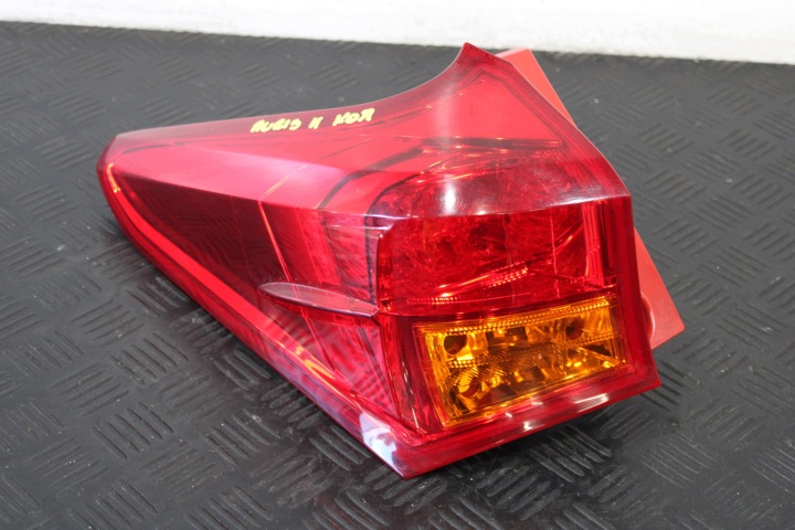 Licht links heck hinten TOYOTA AURIS II 2 KOMBI