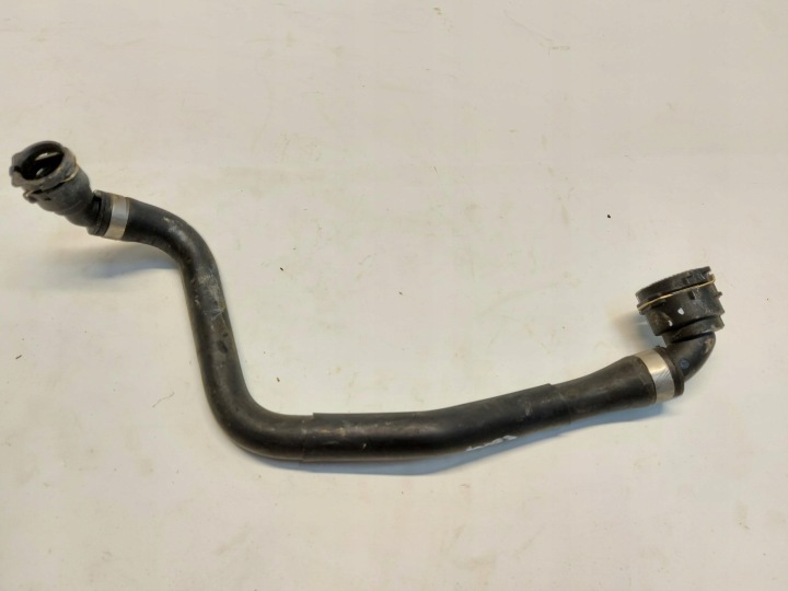 Porsche Taycan Cross hose wiring of water cieczy chlodzenia