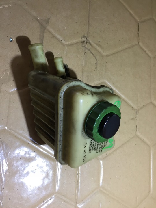AUDI Q7 4L Behälter des Gasses der Lenkung 7L6422371C