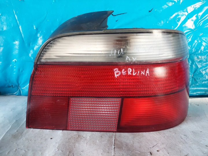 light BMW 5 E39 sedan 2496298 right rear part