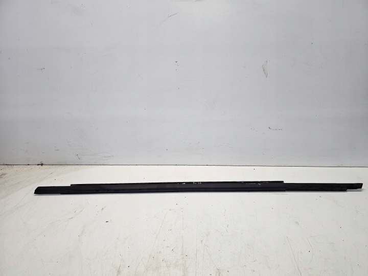 moulding door MAT AUDI A4 B8 left front 8K0837477F