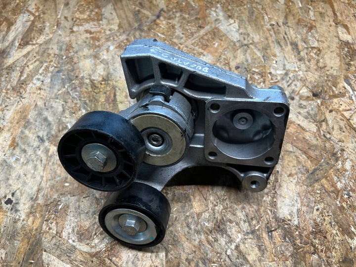 belt tensioner holder POMPY WSPOMAGA IVECO DAILY 2.3 JTD 200000019