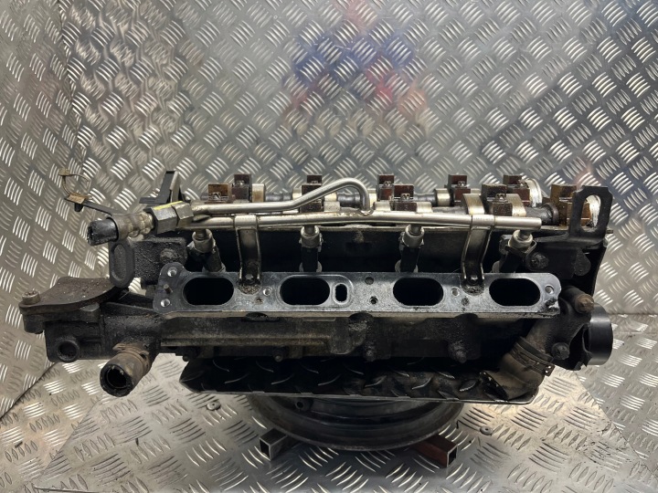 tête du moteur complète OPEL MERIVA A 13106674