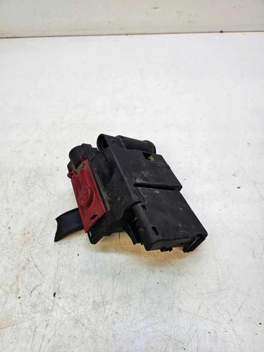 ROZDZIELACZ PRADU AUDI A4 B9 A5 8W 8W0941823 8W0941824AP