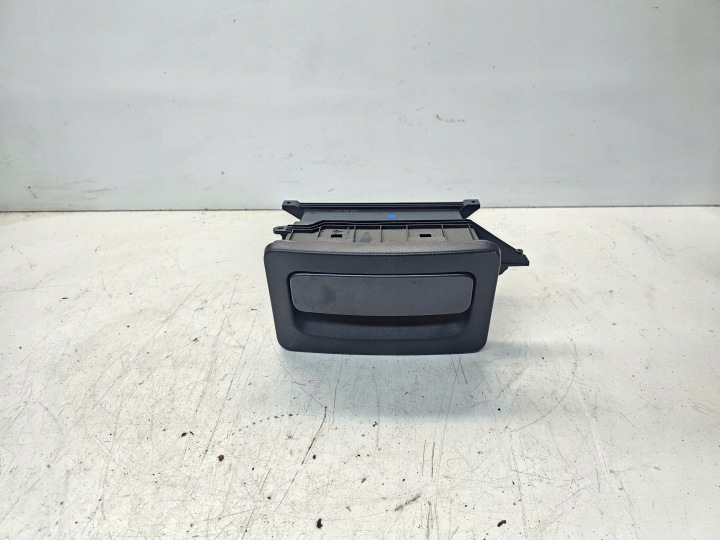 utas felöli szekrény üllés bal AUDI A1 8X 6J0882601A