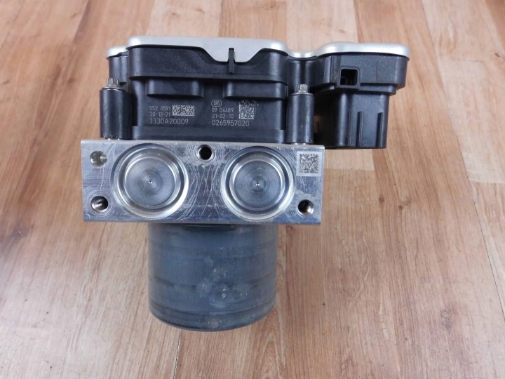 Toyota Yaris IV XP210 Pumpe ABS 44540K0140 0265291674