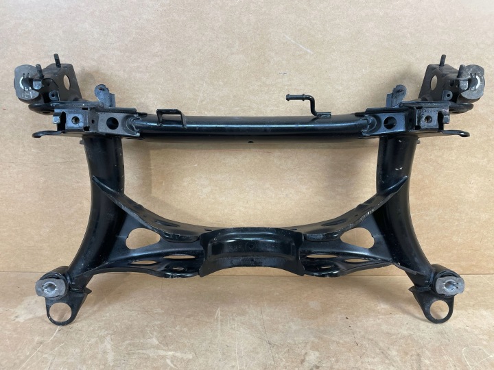 Essieu Pont essieu Essieu avant berceau TRAWERS Renfort pare choc Arrière Arrière VOLVO XC40 2022- 2WD 32246360
