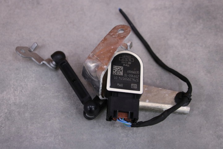 BMW G11 G12 G15 G16 G30 G31 sensor POZIOMOWANIA of the lights right rear part 2959574