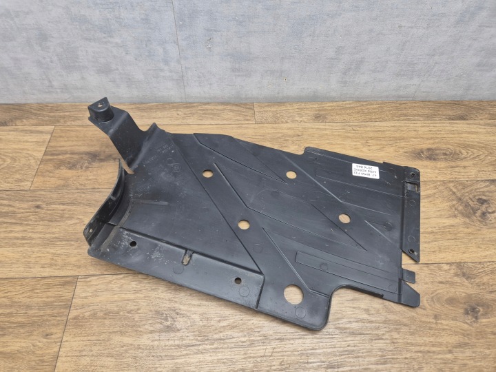 BMW F32 F80 M3 F82 F83 F36 cover chassis side right 8062222