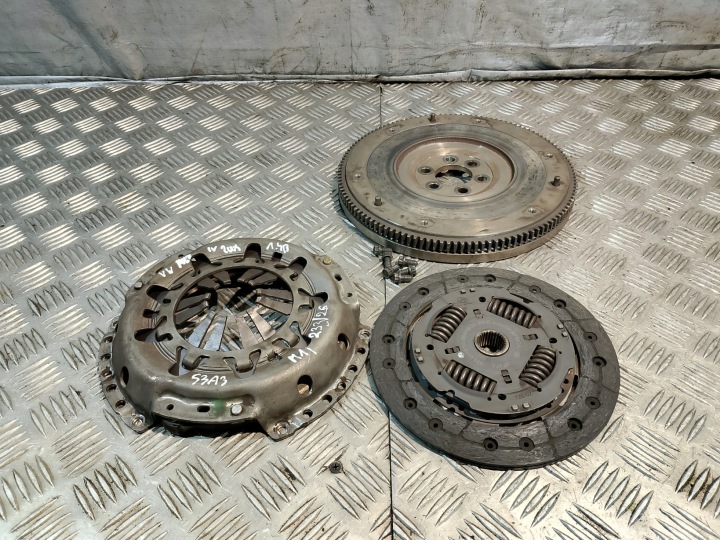 Complets Embrayage Volant inertie occasion Disque de pression VW POLO IV 1.4 B 75 KM
