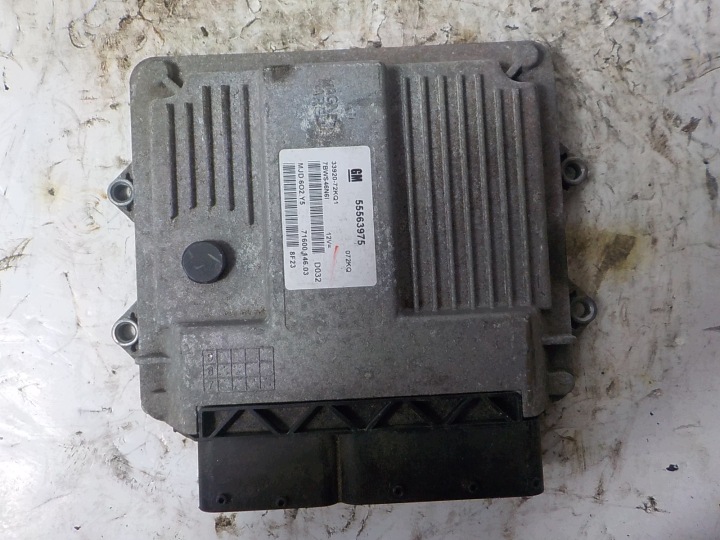 SUZUKI SWIFT III (MZ, EZ) počítač řídící jednotka 55563975 MJD6O2.Y5