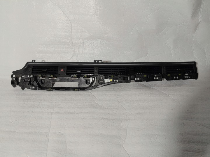 AUDI A4 B9 Lüftungsgitter des lüfters 8W1820902B