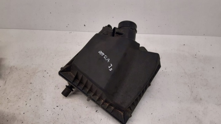 cover of a filter, air Opel Astra J 1,4 Turbo