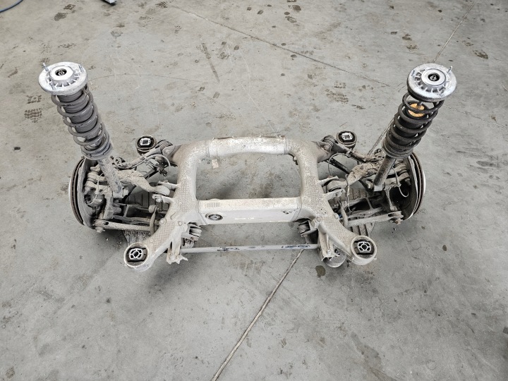 Ponte assale, Sospensione completi posteriore posteriore BMW 5 G30 G31 530e 6886057A02