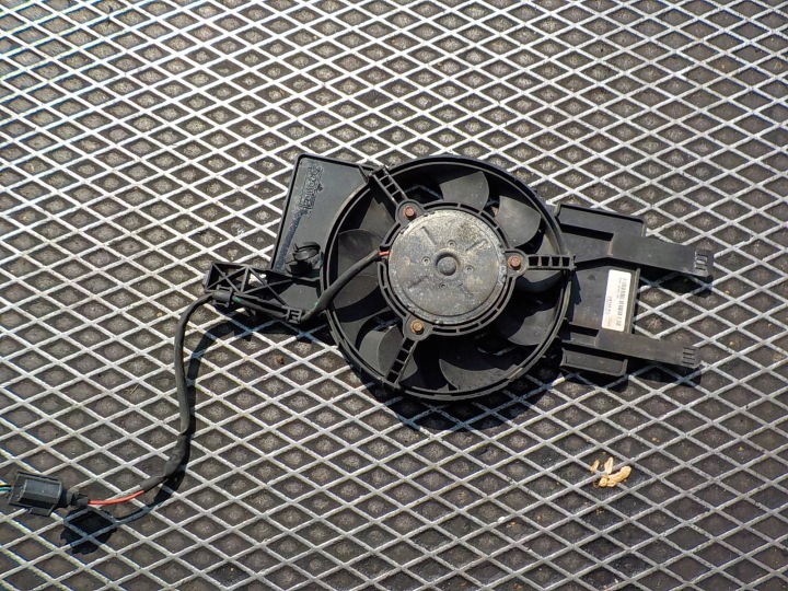 FORD FOCUS III MK3 Kühlergebläse BV61-8C607-SB