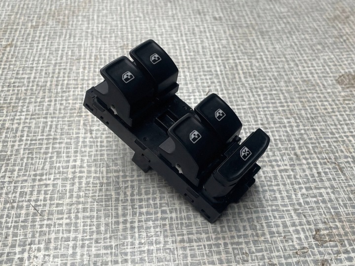 ovladac oken VOLKSWAGEN GOLF VII 5G0959857D @A