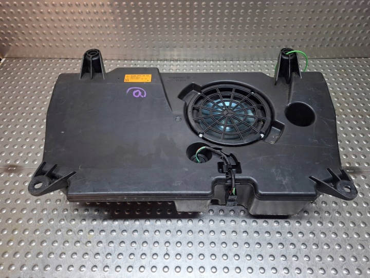 SUBWOOFER speaker HARMAN KARDON A2468200002 MERCEDES GLA X156 W176 W246