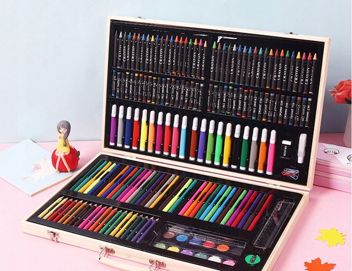 Artistic Painting Set in a Suitcase 180 pcs. Number of pieces in the set 180 pcs