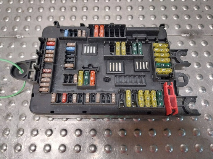 skříňka pojistek modul BSI 9337880 BMW F20 F21 F30 F31