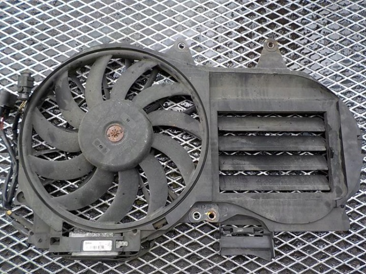 AUDI A4 B6 2.0 TDI Lüfter modul des Kühlers 8E0121205AE