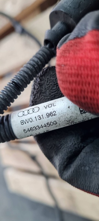 Audi A4 S4 B9 8W0131962 Snake / AdBlue fluid front 9