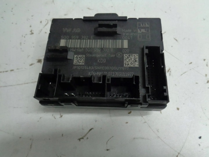 VW PASSAT B8 GOLF VII SUPERB III module control unit door