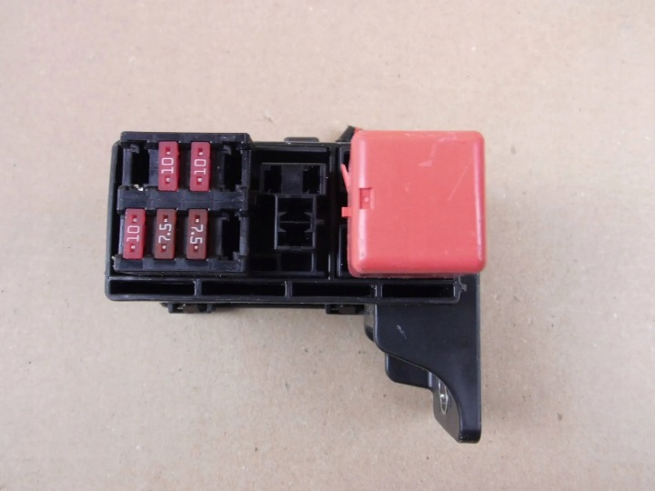 TOYOTA YARIS IV MODULE FUSIBLES 82666-K0090 210810