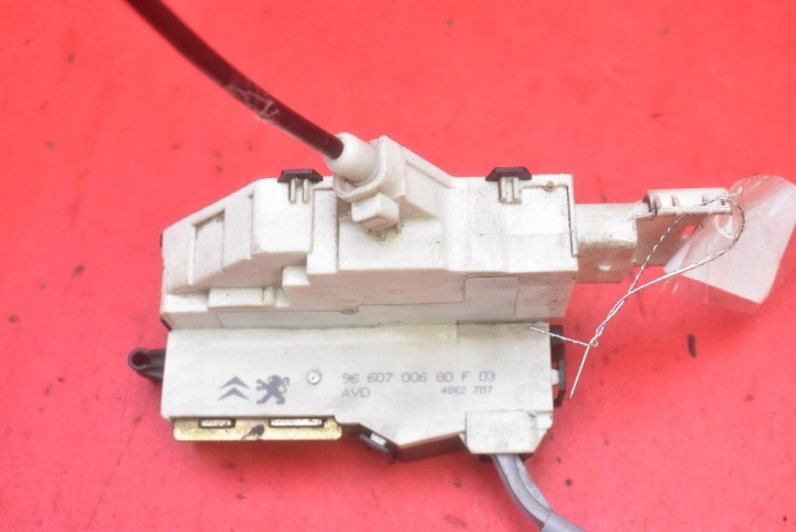 de la Serrure Portière Droite Avant Avant EU 9660700680 CITROEN C4 1 et 3D HB 04-08