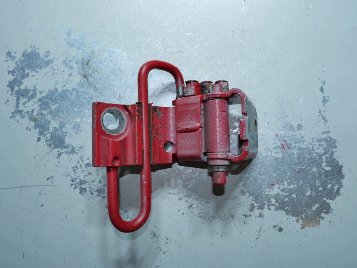 VW charnière portière droite 3B0831412A