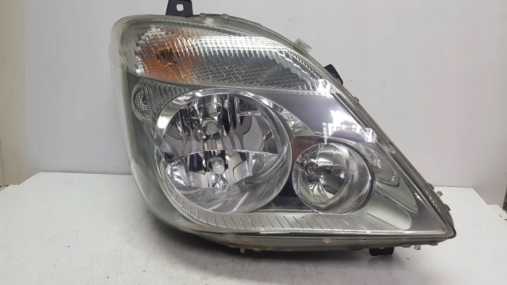 light front right Mercedes Sprinter W906 06
