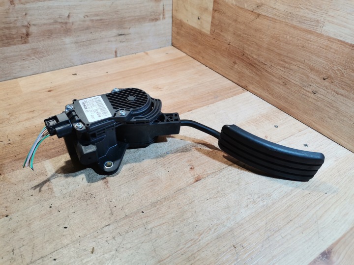 PEDAL POTENCJOMETR GAZU RENAULT LAGUNA III BOSCH 0280755089 180050004R