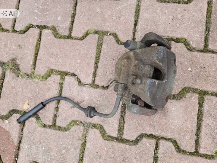 caliper front front right jarzmo Opel Corsa E Opel Adam