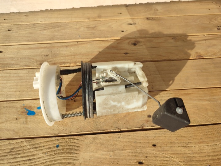feed pump ZASILAJACA electrical MAZDA 2 DL 1.5 90KM tanks P54P1335X