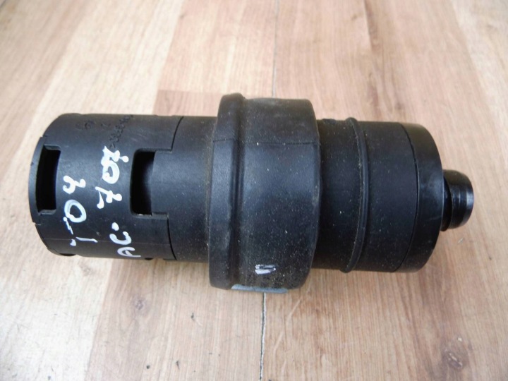 Volkswagen PASSAT B8 Skoda Seat zusätzliche Wasserpumpe WEBASTO 9023901A