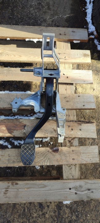 Pedal brzdy audi a4 b7 8E1721117A