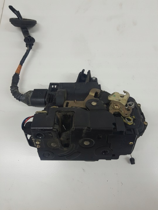 lock door right front VOLKSWAGEN GOLF 4 6 PIN