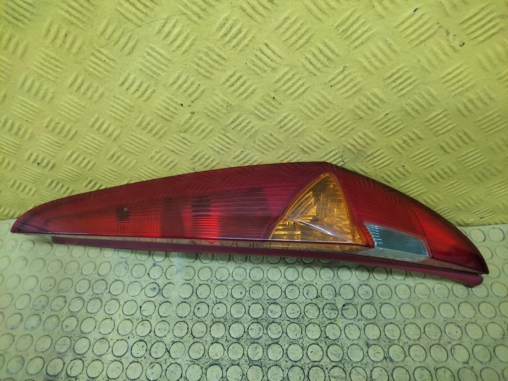 FIAT PUNTO II FANALE FARO Destra posteriore 46794077