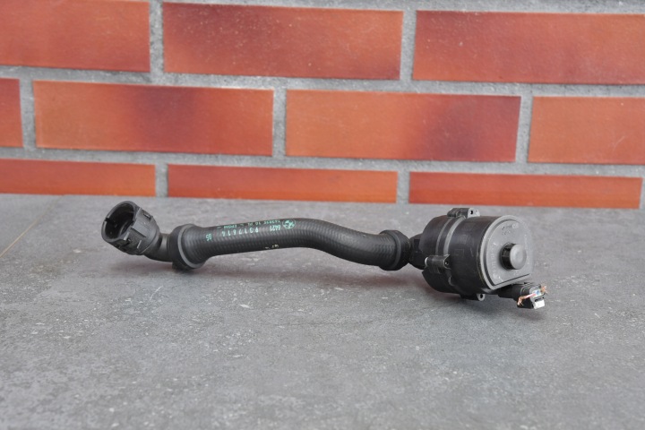 zusätzliche Wasserpumpe BMW 5 G30 G31 M5 F90 7 G11 G12 8 G14 G15 G16 M8 F92