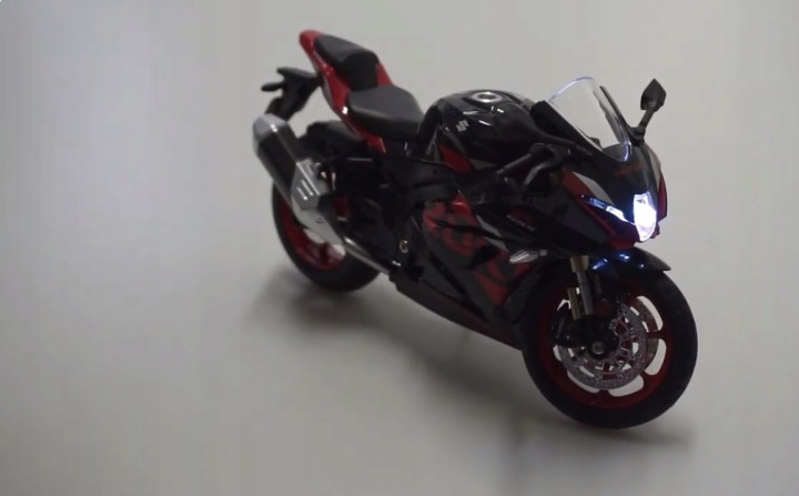 SUZUKI GSX 1000R модель пластик/метал світло звук мотоцикл 1:12 чорно-червоний — фото 7