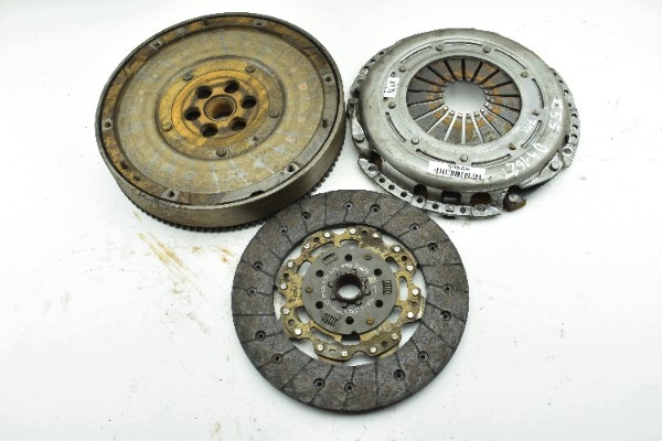 Tengelykapcsoló kerék kettős tömegű lendkerék VOLVO V60 I 1.6 TDCI BG91-7563-CC D4162T