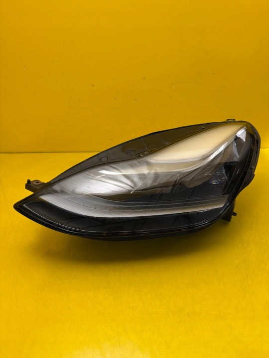 far lijeva prednji dio Tesla Model 3 Y Lift Full Led 1514952-00-D