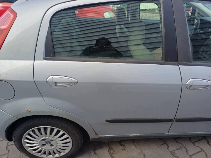 dvere kompletné pravý zadok FIAT GRANDE PUNTO a 589/A