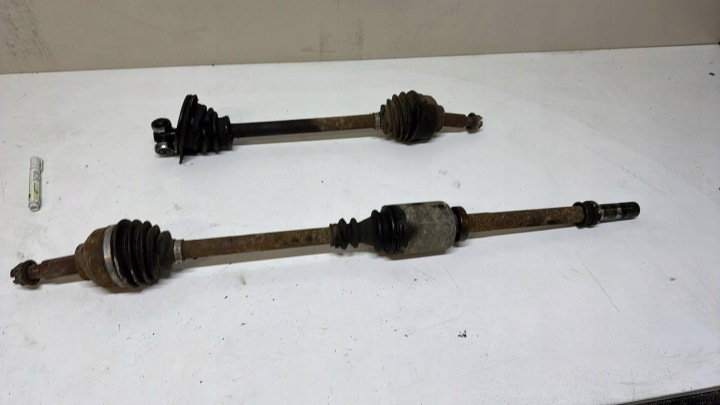 OPEL VIVARO A 1.9 DI F9Q762 semi-axis right 5 of the gear trafic primastar