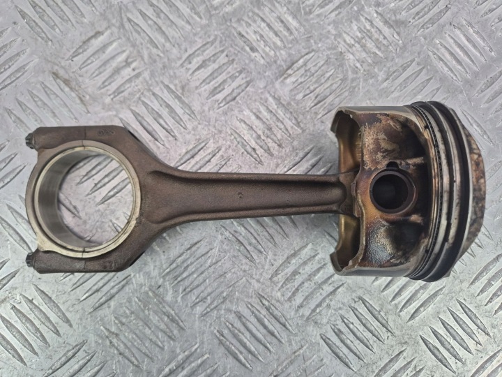 pistone con biella BMW X1 E84 18i 084201 N43B20AA