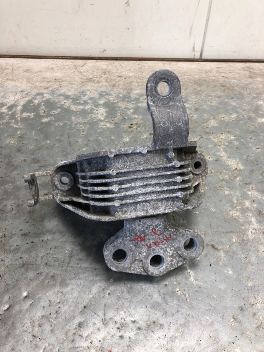 holder engine mount OPEL ASTRA J 13347453