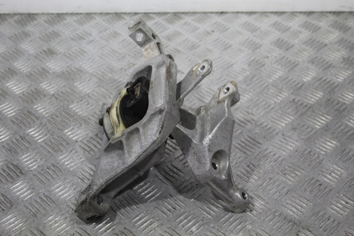holder engine mount PEUGEOT TRAVELLER
