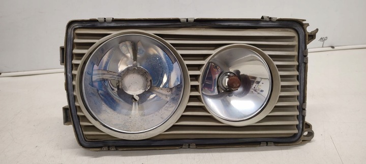 light front front right Mercedes W123