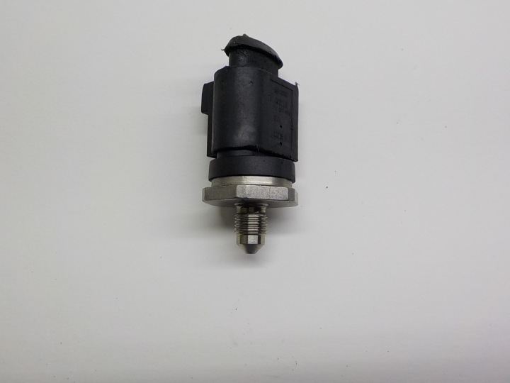 VOLKSWAGEN TOURAN and 2.0 FSI sensor of pressure of the fuel 0261545059